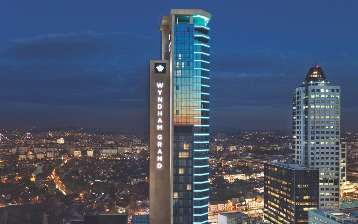 Wyndham Grand Levent — Otel dış cephe görünümü