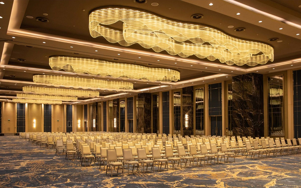 Wyndham Grand Levent — Konferans salonu ve fuaye alanı
